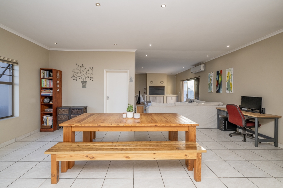 3 Bedroom Property for Sale in Viking Village Western Cape